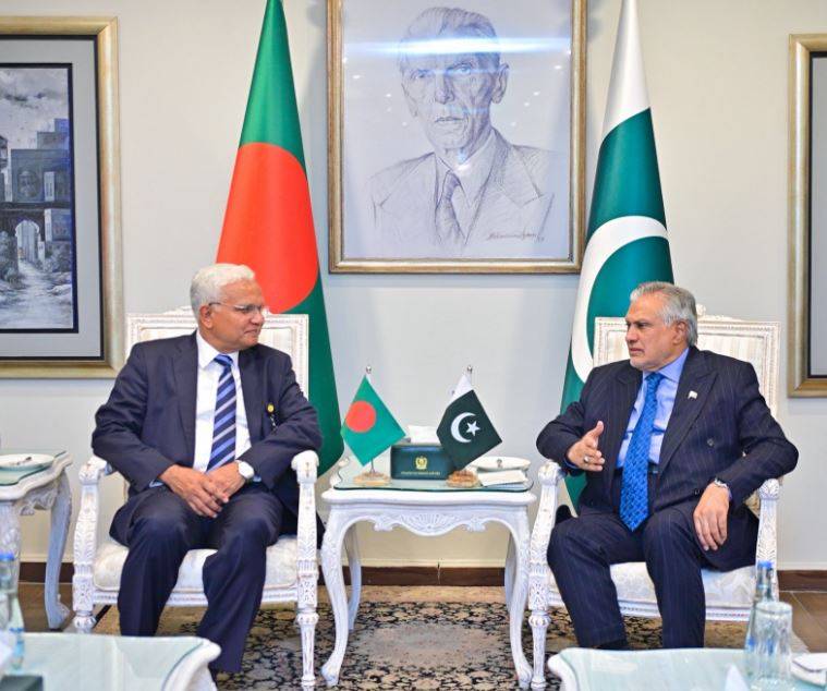 اسحاق ڈار اور بنگلہ دیشی وزیر کی ملاقات، دوطرفہ تعاون بڑھانے پر اتفاق