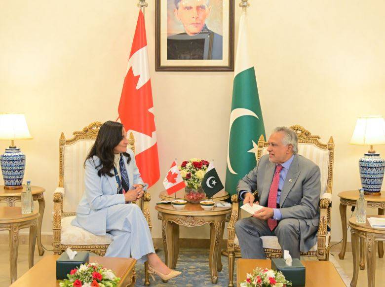 کینیڈین وزیر خارجہ کی دفتر خارجہ آمد، اسحاق ڈار سے ملاقات، دوطرفہ امور پر تبادلہ خیال