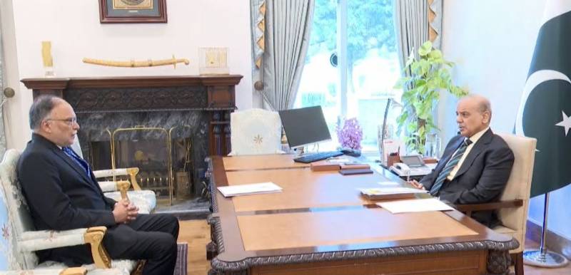شہباز شریف کی ترقیاتی منصوبوں کی بروقت تکمیل کی ہدایت، احسن اقبال نے پیش رفت سے آگاہ کیا