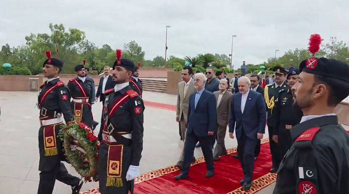 ایرانی وزیر داخلہ سکندر مومنی کی پاکستان مونومنٹ آمد، یادگار شہدا پر حاضری
