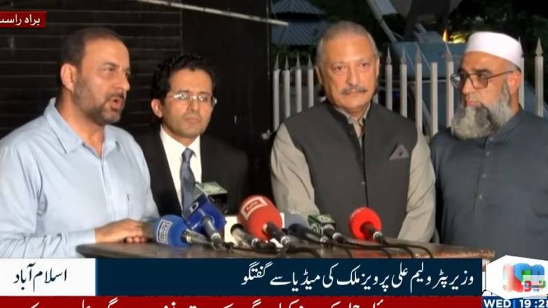 پٹرولیم ڈیلرز کے مسائل ترجیحی بنیادوں پر حل کریں گے، اوگرا سے جلد اجلاس ہوگا: علی پرویز ملک