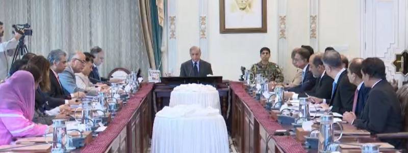 بڑھتی آبادی ملک کا بڑا چیلنج، آبادی میں توازن پائیدار ترقی کے لیے ناگزیر ہے: وزیراعظم