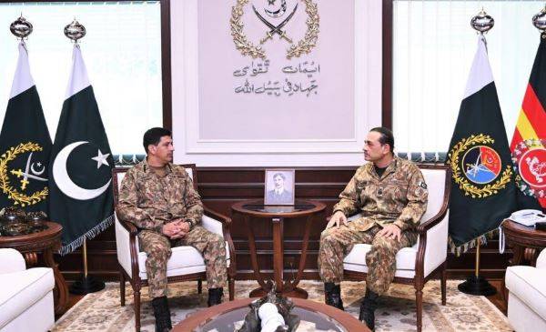 کمانڈر نیشنل اسٹریٹجک کمانڈجنرل عامر رضا کی عہدہ سنبھالنے کے بعد فیلڈ مارشل عاصم منیر سے ملاقات 