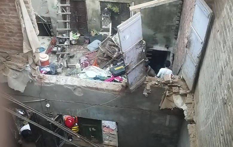 لاہور میں افسوسناک حادثہ، تین منزلہ مکان گرنے سے 10 افراد جاں بحق، 6 زخمی