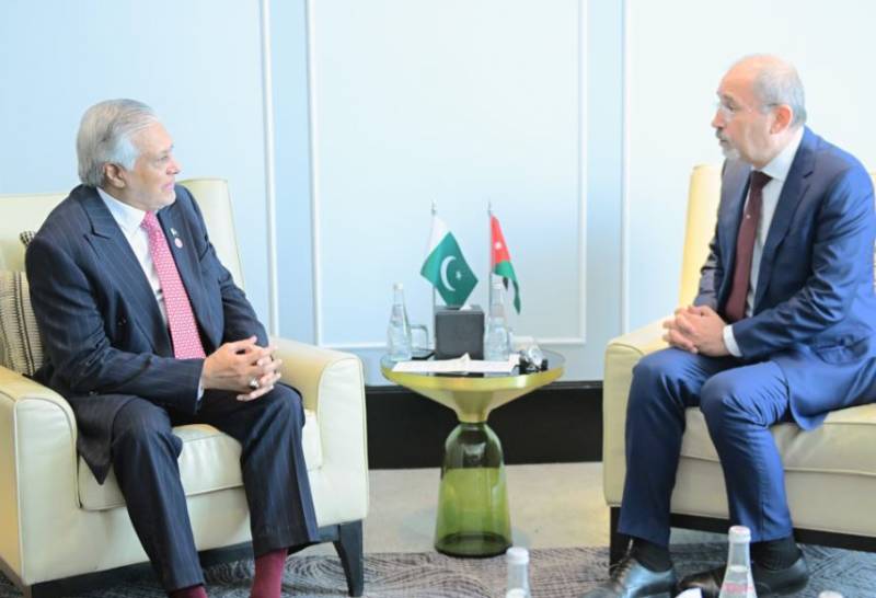 اسحاق ڈار کی اردن کے وزیر خارجہ سے ملاقات، دوطرفہ تعاون بڑھانے پر اتفاق