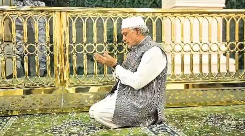 نائب وزیراعظم اسحاق ڈار مدینہ منورہ پہنچ گئے، مسجد نبوی ﷺ میں حاضری اور ملک کی سلامتی و خوشحالی کے لیے خصوصی دعا