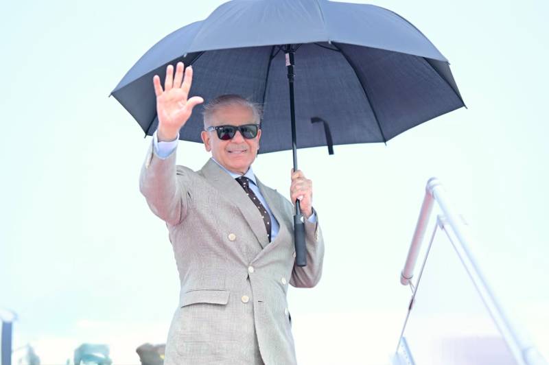 وزیراعظم شہباز شریف سعودی عرب روانہ، فیلڈ مارشل سید عاصم منیر اور وفاقی وزراء بھی ہمراہ