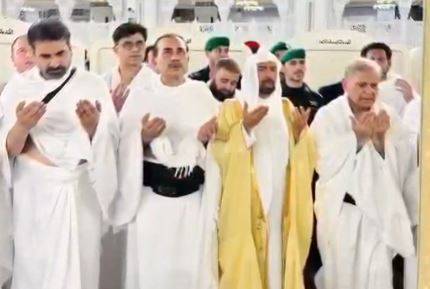 وزیراعظم، فیلڈ مارشل عاصم منیر اور اعلیٰ سطحی وفد کی عمرہ کی سعادت، پاکستان کی سلامتی و ترقی کے لیے خصوصی دعائیں