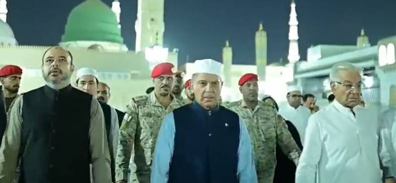 وزیراعظم شہباز شریف مدینہ منورہ پہنچ گئے، مسجد نبوی ﷺ میں حاضری