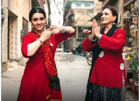 زارا نور عباس اور اسما عباس کا دلکش ڈانس، ماں بیٹی کی ویڈیو نے مداحوں کے دل جیت لیے