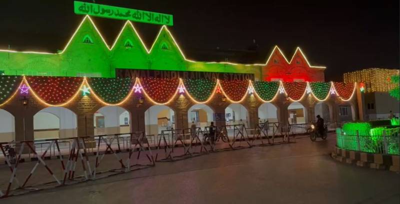 راولپنڈی ریلوے سٹیشن پاکستان، ترکیہ اور سعودی پرچموں سے سج گیا