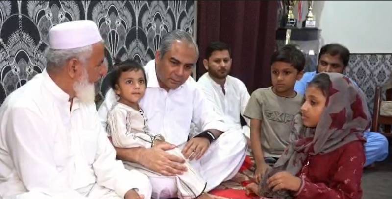 وزیر داخلہ محسن نقوی کی شہید میجر احسان کے اہل خانہ سے تعزیت، بچوں کو دلاسہ دیا