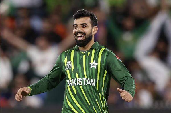 شاداب خان کی دھواں دار بیٹنگ، فالکنز کو سنسنی خیز فتح دلا کر پلیئر آف دی میچ بن گئے