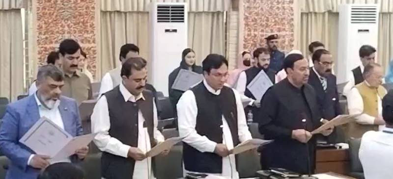 آزاد کشمیر اسمبلی کے 46 نو منتخب ارکان نے رکنیت کا حلف اٹھا لیا