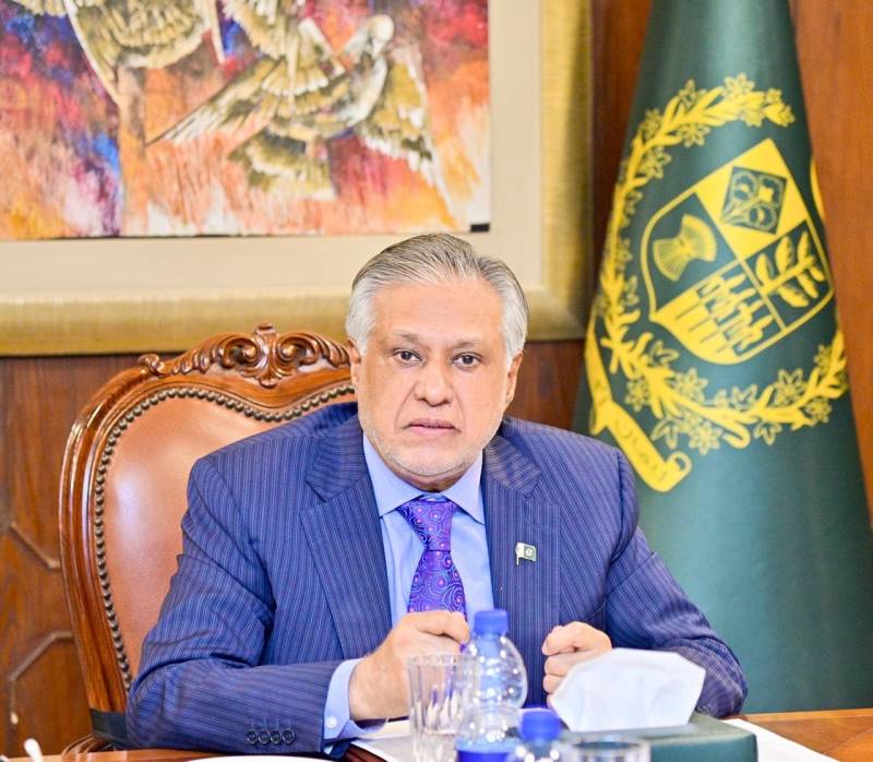 اسحاق ڈار برطانیہ کا دورہ مکمل کرکے استنبول روانہ