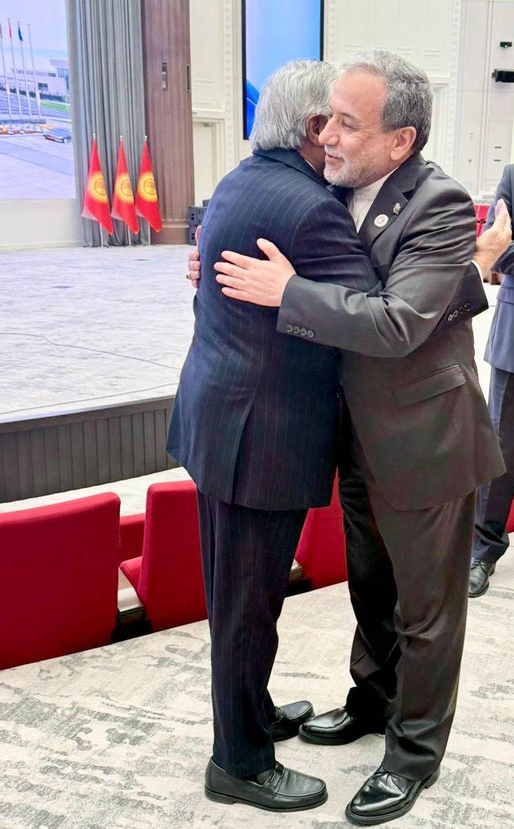  بشکیک میں اسحاق ڈار کی اہم ملاقاتیں، ایران، بیلاروس اور ازبکستان سے تعاون بڑھانے پر گفتگو