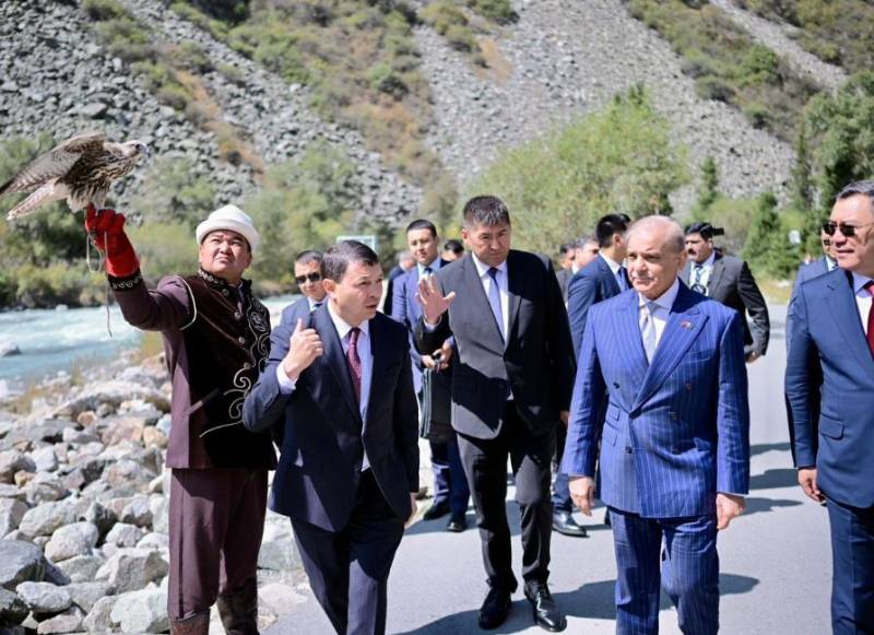  شہباز شریف کا کرغزستان کے ثقافتی و تاریخی مقامات کا دورہ