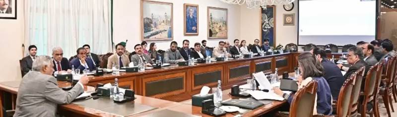 اسحاق ڈار کی زیرصدارت اجلاس، عالمی منڈیوں میں پاکستانی مصنوعات کی رسائی بڑھانے کا فیصلہ