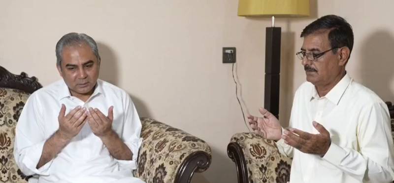 محسن نقوی کی شہید کیپٹن حمزہ اکرم کے گھر آمد، اہلخانہ سے تعزیت