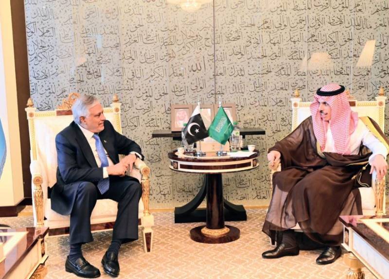نیویارک: اسحاق ڈار کی سعودی، مصری اور فرانسیسی وزرائے خارجہ سے ملاقاتیں