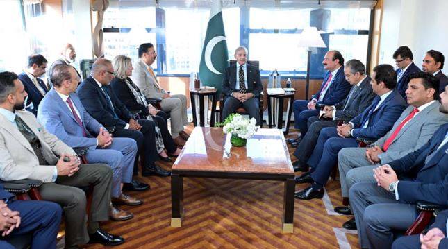 سرمایہ کاری اور کاروباری سرگرمیوں کے فروغ کیلئے سازگار ماحول فراہم کر رہے ہیں: وزیراعظم