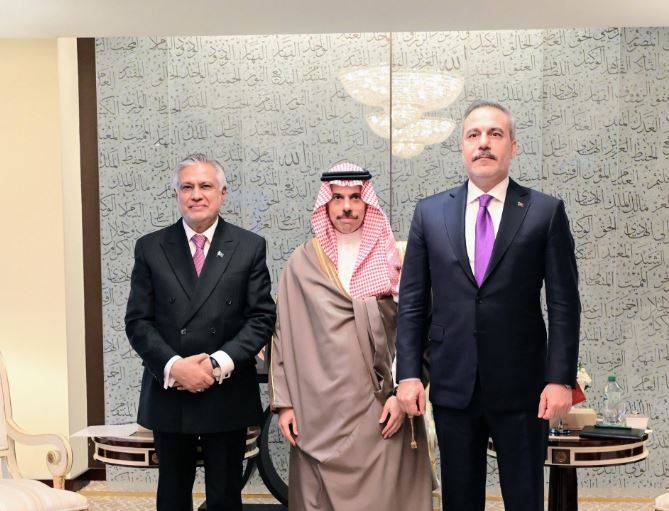 پاکستان، سعودی عرب اور ترکیہ کے وزرائے خارجہ کی نیویارک میں اہم ملاقات