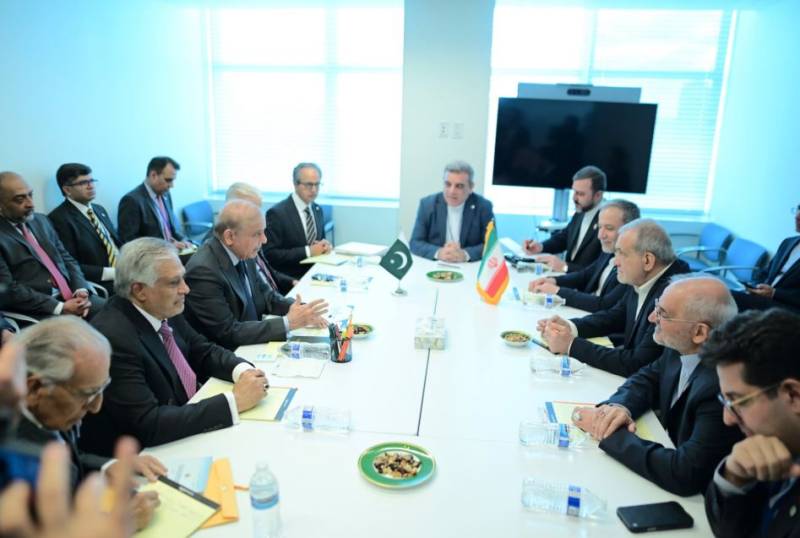 شہباز شریف کی ایرانی صدر سے ملاقات، پاک ایران تعلقات پر اہم تبادلہ خیال