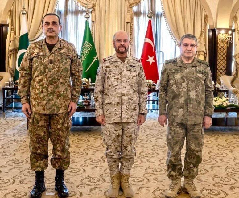 مکہ دفاعی معاہدہ: عسکری سربراہان کا ریاض میں اجلاس، سعودی سکیورٹی صورتحال کا جائزہ