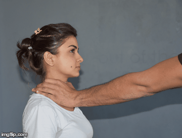  کیا خواتین خود کو رات کے اندھیرے میں سڑک پر محفوظ سمجھتی ہیں؟خواتین کے دفاع میں مددگار 5طریقے!