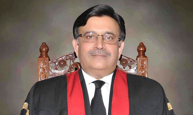 نااہلی کیس: بھاری بھرکم تنخواہ اور اقامہ بلا وجہ تو نہیں دیا جاتا، جسٹس عمر عطاء بندیال