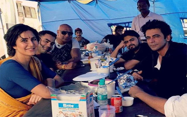 کترینہ کیف نے اپنی نئی فلم کی شوٹنگ کے موقع پر تصاویر مداحوں کیلئے شیئر کر دیں 