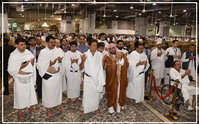 وزیراعظم عمران خان کی حکومتی وفد کے ساتھ عمرہ کی ادائیگی