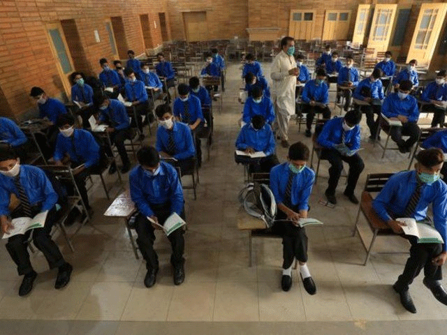 پندرہ اکتوبر سے تعلیمی ادارے بند ہونے کی خبریں جعلی اور غلط ہیں، شفقت محمود
