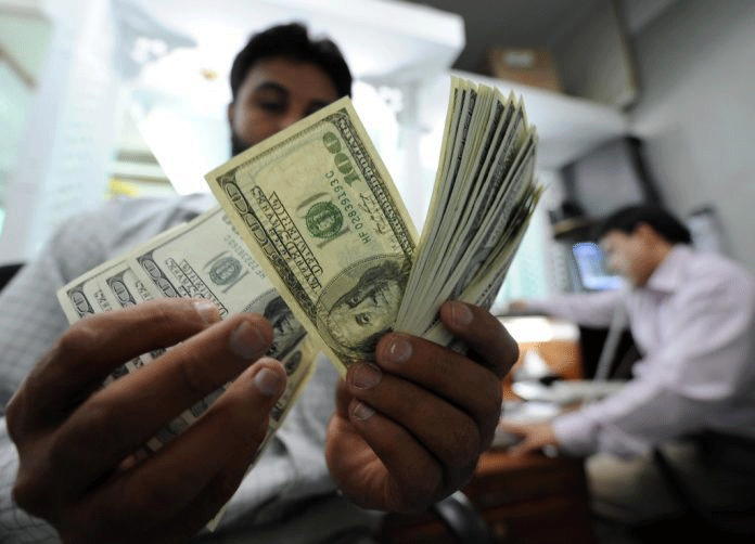 پاکستانی ترسیلات زر 7 اعشاریہ ایک ارب ڈالر کی ریکارڈ سطح تک پہنچ گئیں
