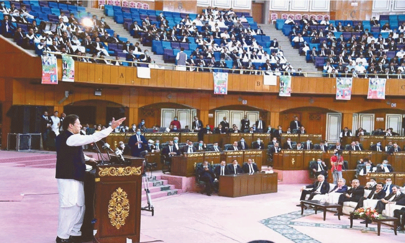 وکلا کی تقریب میں شرکت، سپریم کورٹ نے وزیراعظم کو نوٹس جاری کردیا  