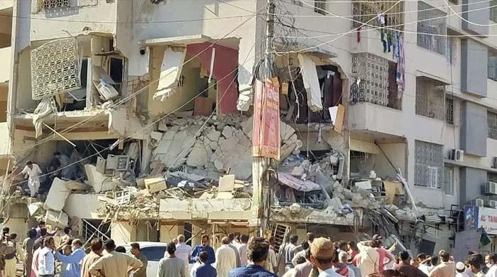 کراچی: گلشن اقبال مسکن چورنگی کے قریب عمارت میں دھماکا، 5 افراد جاں بحق، 23 زخمی