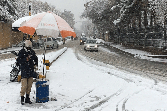 Rain in different parts of Pakistan, snowfall in mountainous areas