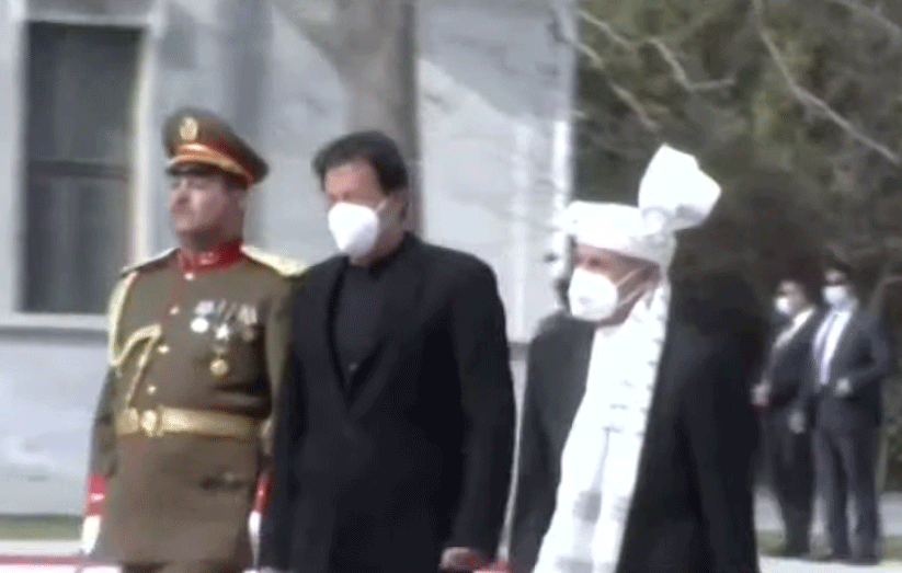Prime Minister Imran Khan arrives in Kabul, receives warm welcome, presents guard of honor