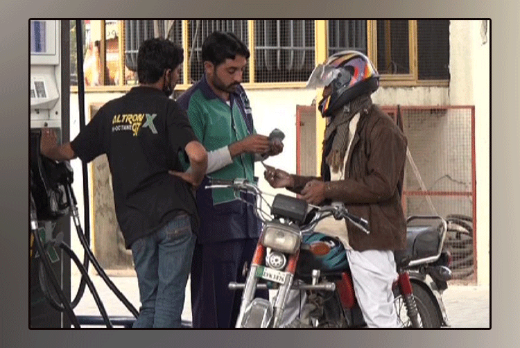 The Supreme Court has suspended the order to wear a helmet for refueling a motorcycle