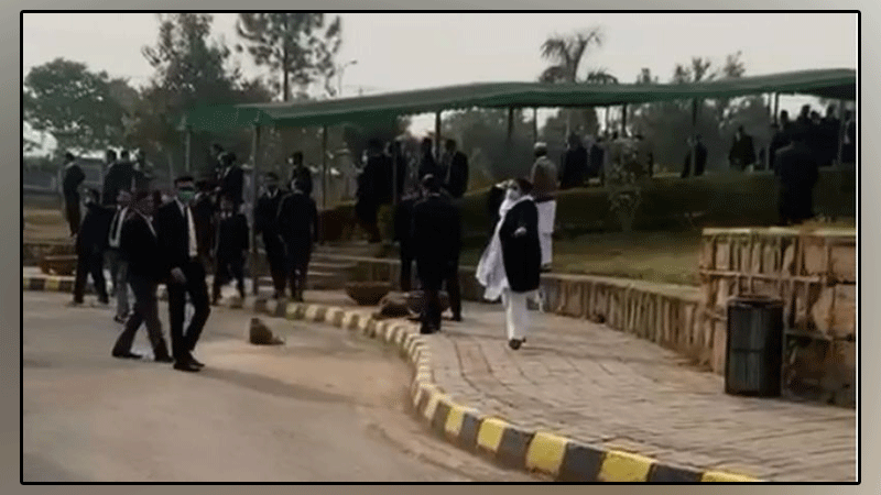 Case registered against lawyers involved in attack on Islamabad High Court, raids for arrest