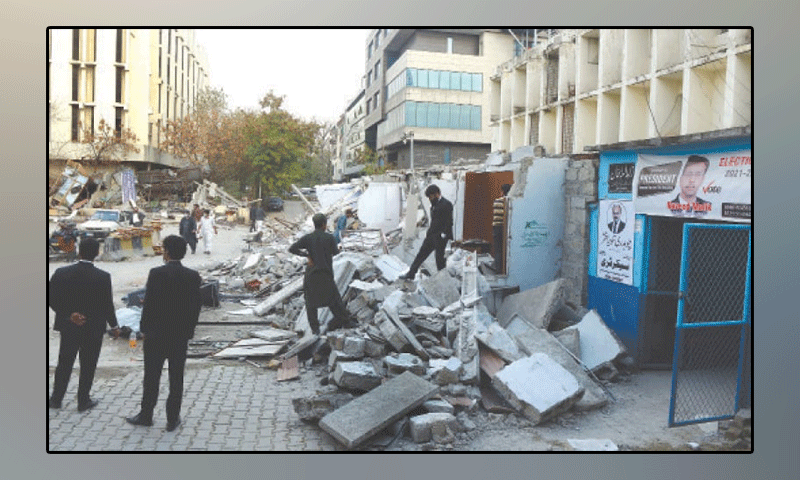 ISLAMABAD: Illegal chambers of lawyers, notices for further encroachments have been affixed