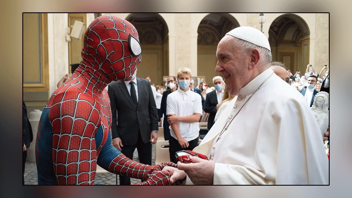 pope francis meets spiderman during weekly service in the vatican