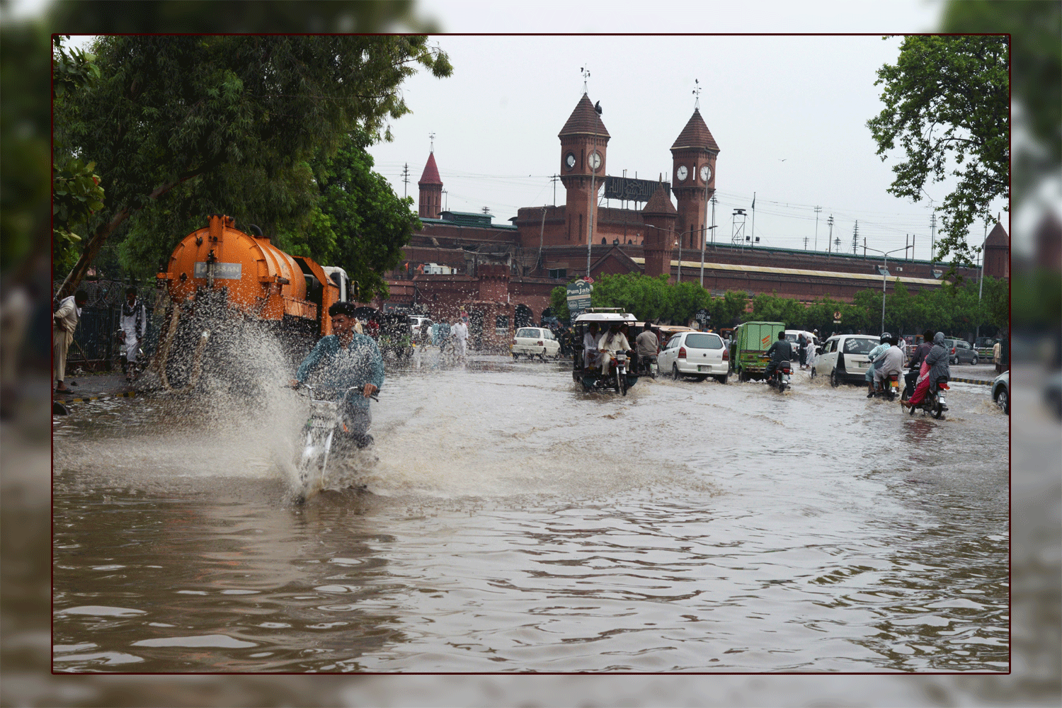 Heavy rains in Pakistan, life system disrupted, child killed, 6 injured