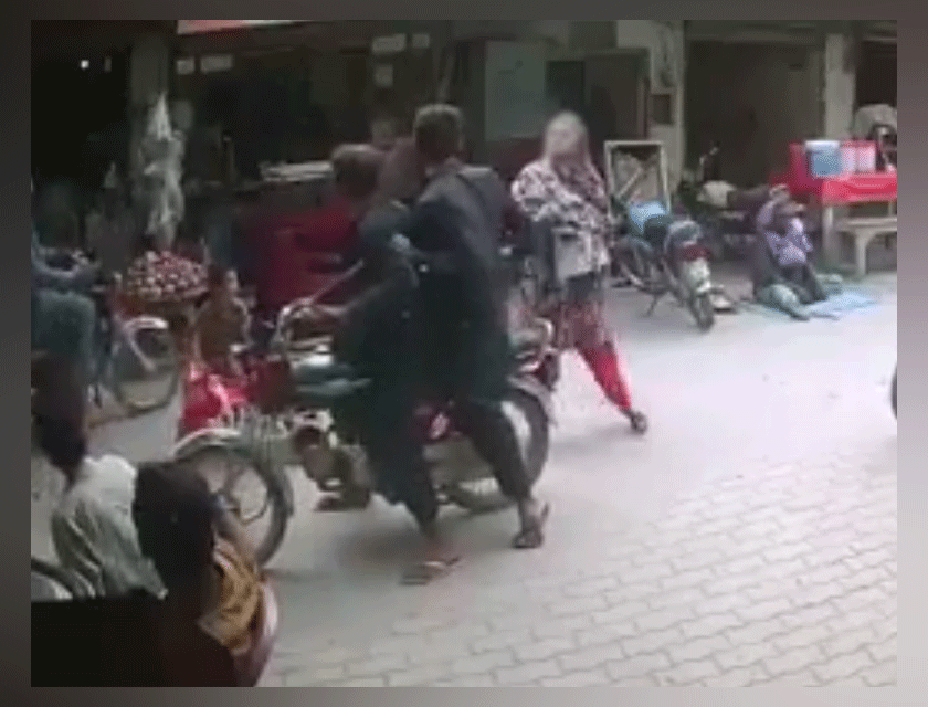 Harassment of a woman in Chiniot after Lahore, teasing in a crowded bazaar
