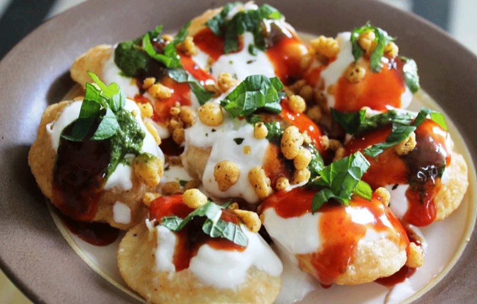 Bhopal: Pani puri seller celebrates daughter's birth by distributing free snacks to hundreds