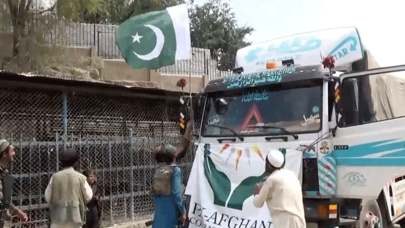 Afghan Taliban arrest officials who removed Pakistan's flag from aid truck