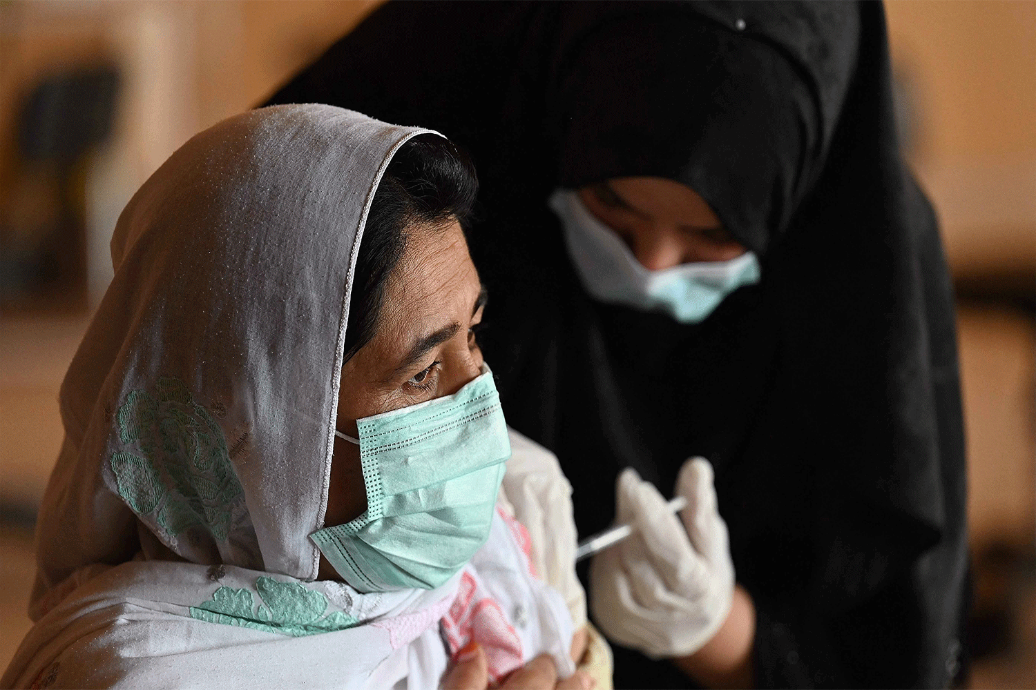 Corona engulfs 52 more lives in Pakistan, 1560 new case reports