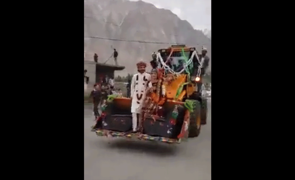 Unique wedding ceremony in Hunza Valley of Pakistan, entry of bride and groom on bulldozer, video goes viral