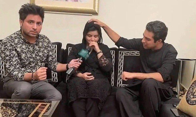 Iqarul Hassan apologized, being ashamed of Tiktoker Ayesha's support