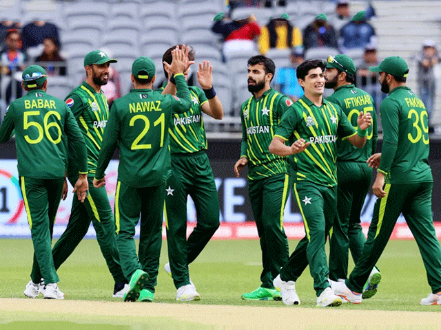 ایشیا کپ: پاکستان بھارت ٹاکرا، قومی ٹیم سری لنکا پہنچ گئی